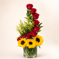 Elegante cascada de Rosas y Girasoles 🌹🌻